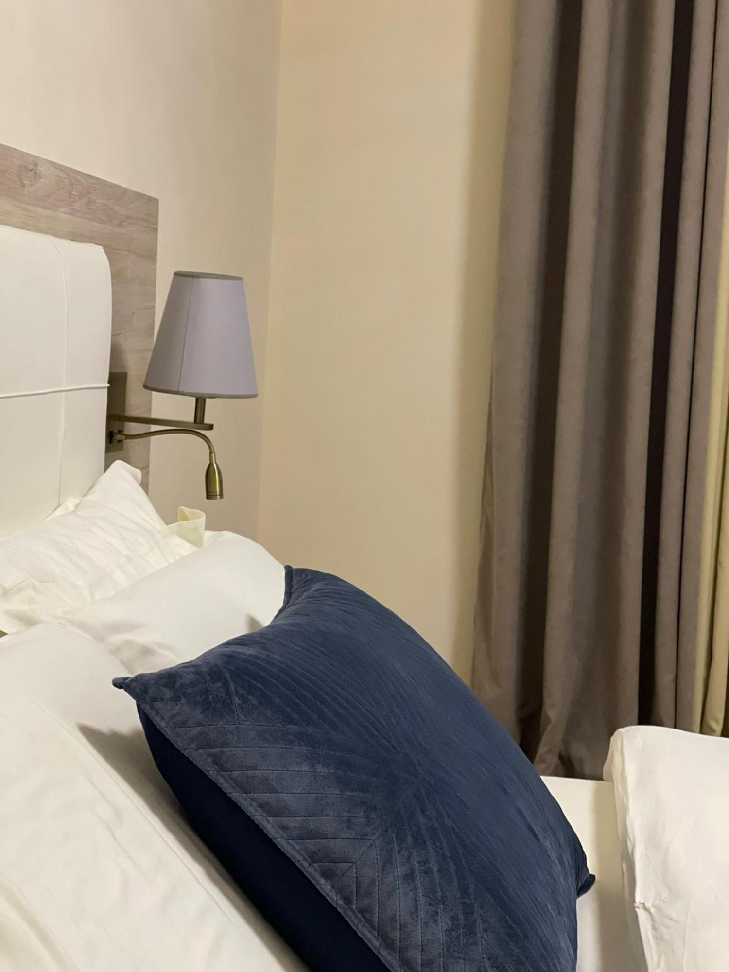Hotel Vd Roleks Vlore Ngoại thất bức ảnh