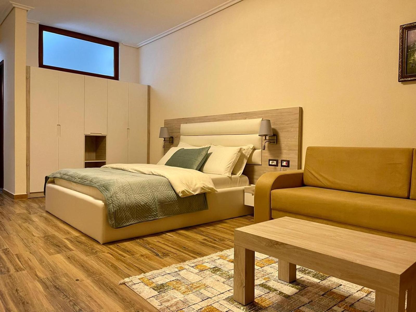Hotel Vd Roleks Vlore Ngoại thất bức ảnh