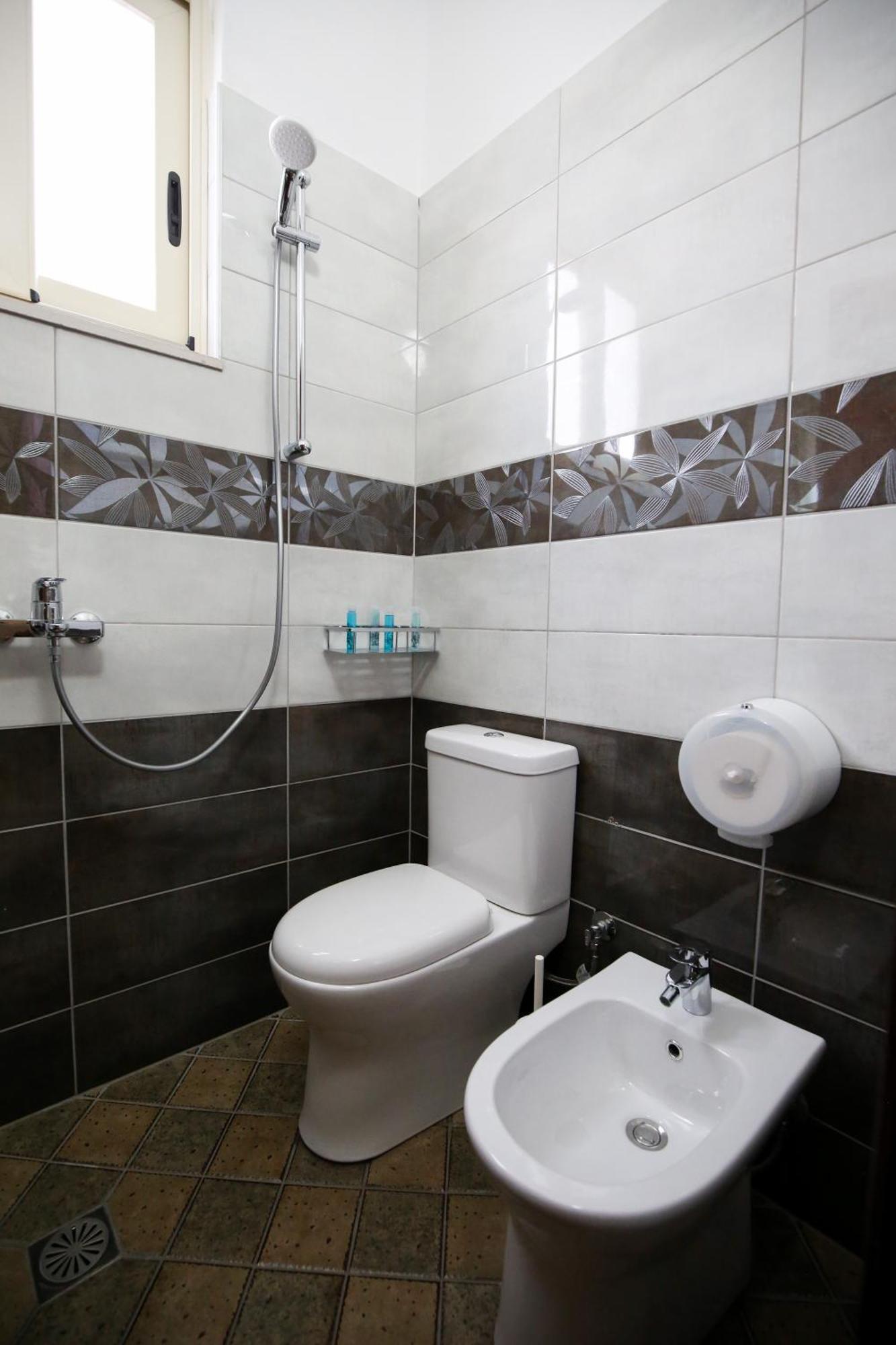 Hotel Vd Roleks Vlore Ngoại thất bức ảnh