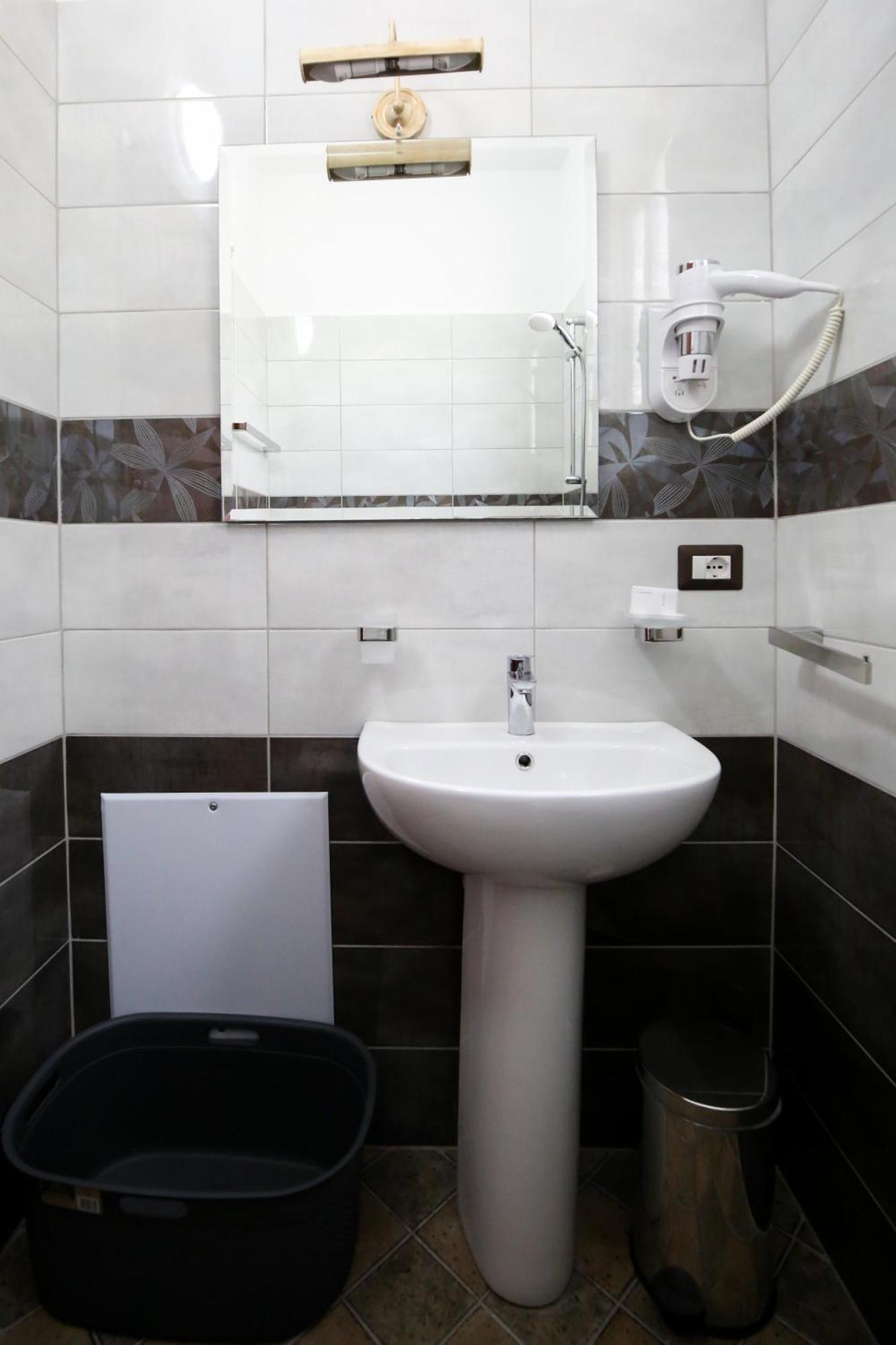 Hotel Vd Roleks Vlore Ngoại thất bức ảnh